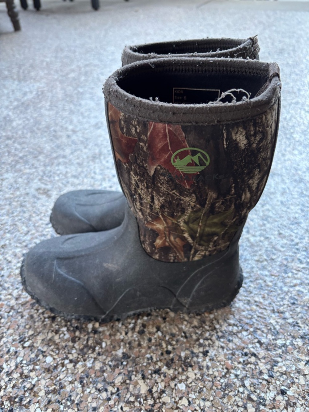 Kids Camouflage muck Boots - size 6
